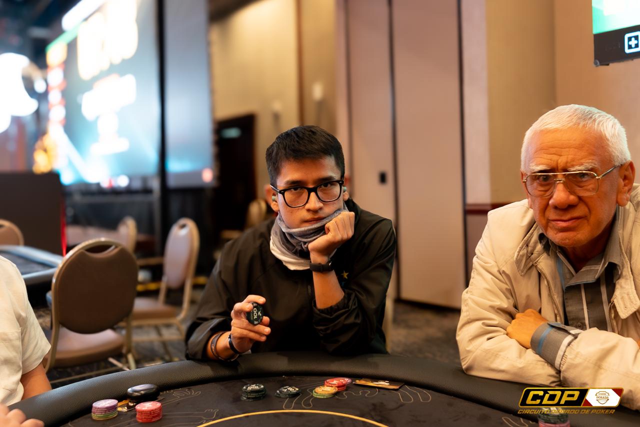 Ronald Fernández compite en el Main Event del Circuito Dorado de Póker